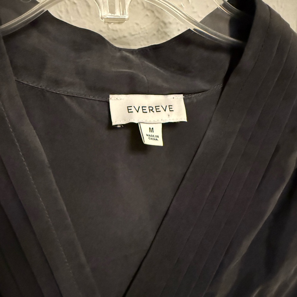 Evereve Vegan Silk Wrap Top Size Medium Charcoal Grey - Picture 4 of 6